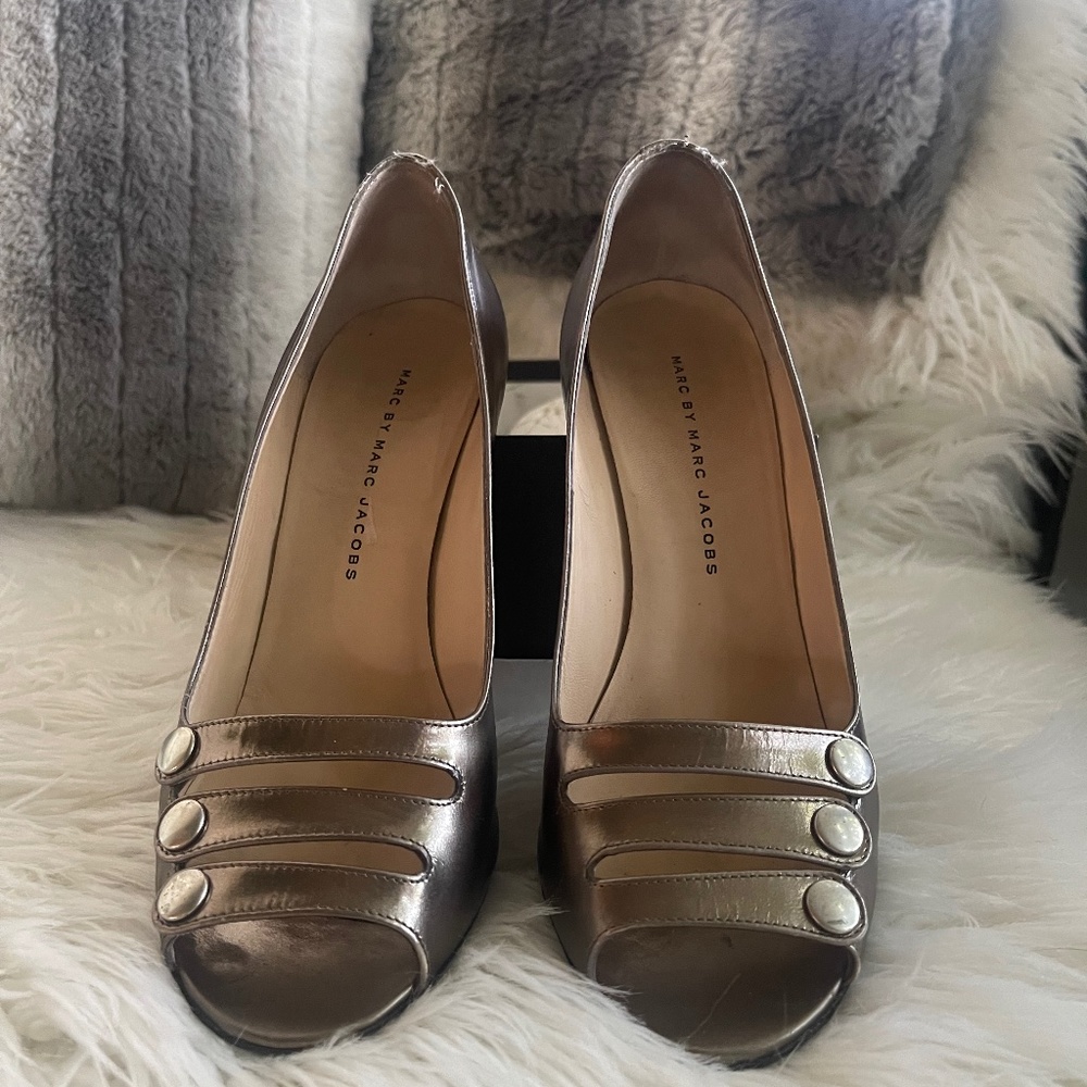 Marc by Marc Jacobs Peep Toe Platinum Heels